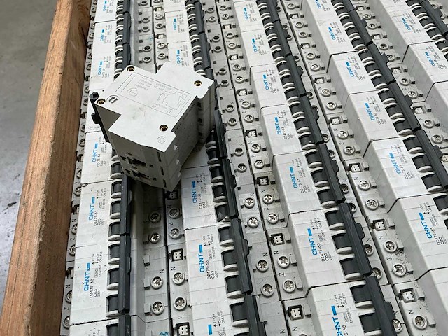 Chint dz47s-63 c63 partij installatieautomaten - afbeelding 1 van  1