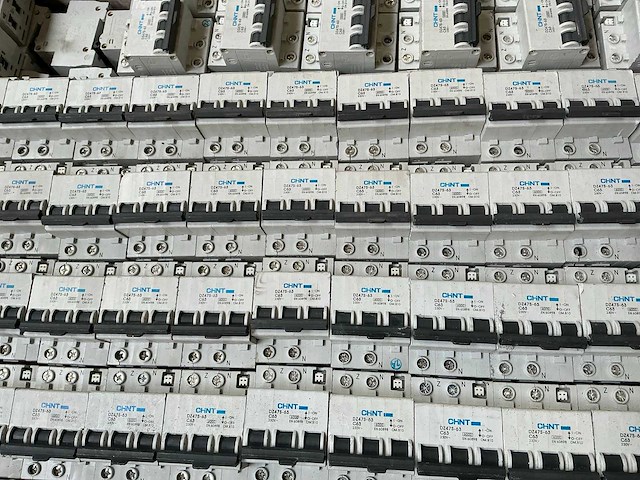 Chint dz47s-63 c63 partij installatieautomaten - afbeelding 1 van  2