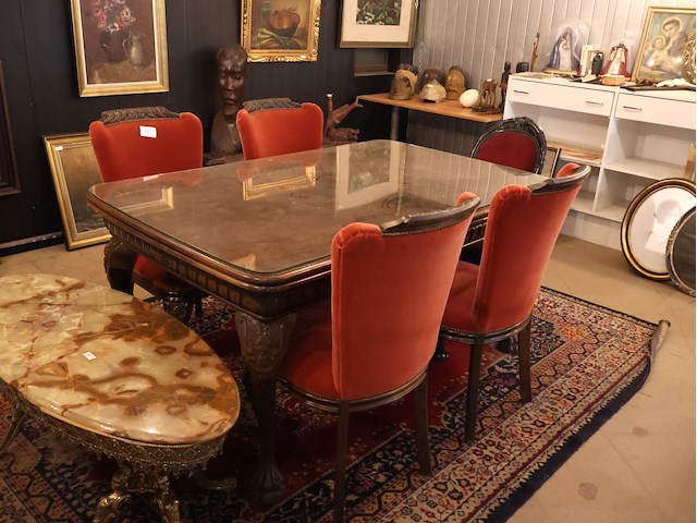 Chippendale-stijl eettafel en stoelen - afbeelding 1 van  9