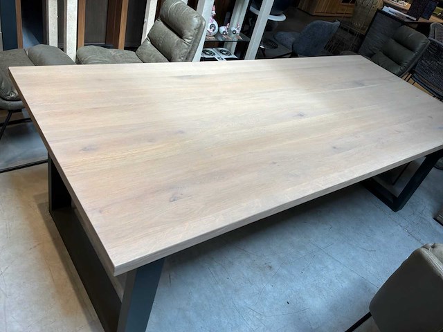 Chita eetkamertafel - afbeelding 1 van  2