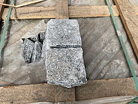 Chittor black natural and tumbled natuursteen tuintegels ca. 8m2 - afbeelding 2 van  4