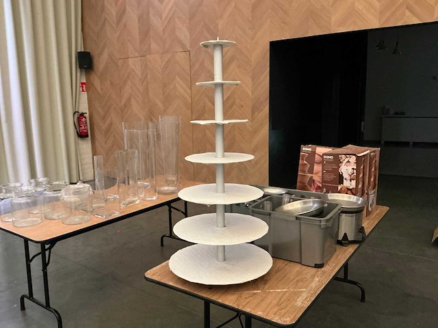 Chocoladefontein (6x) + cupcaketoren - afbeelding 2 van  10