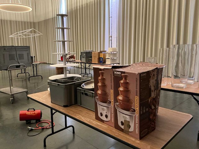 Chocoladefontein (6x) + cupcaketoren - afbeelding 1 van  10