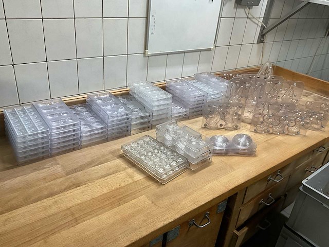 Chocolate world groot lot holle chocolade- vormen - 90 stuks (pasen) (90x) - afbeelding 1 van  10