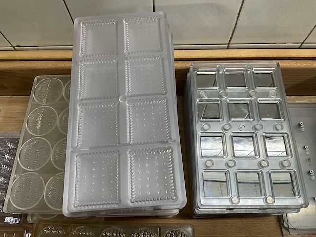 Chocolate world lot chocoladevormen pralines (divers) - stuks (200x) - afbeelding 10 van  17