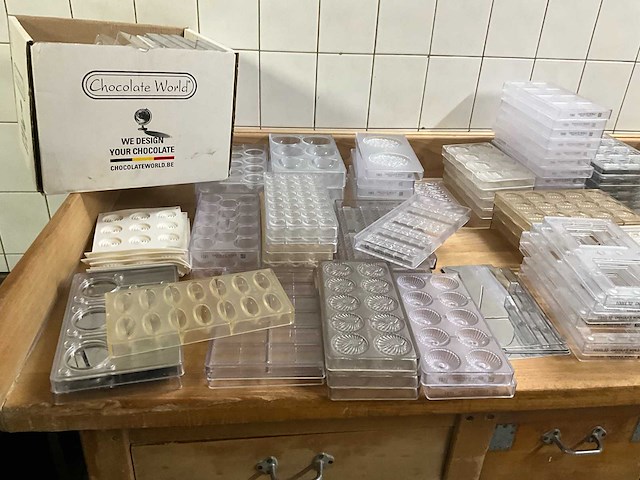 Chocolate world lot chocoladevormen pralines (divers) - stuks (200x) - afbeelding 2 van  17