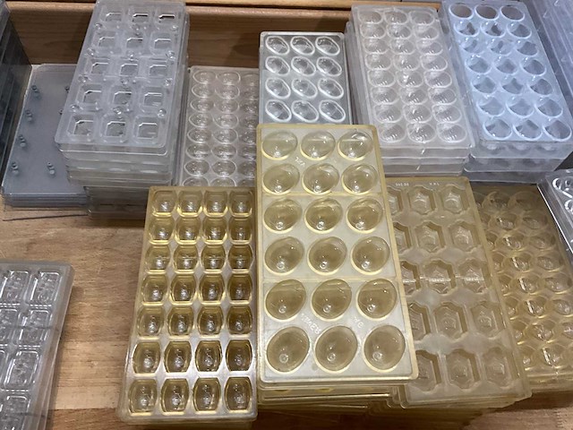 Chocolate world lot chocoladevormen pralines (divers) - stuks (200x) - afbeelding 4 van  17