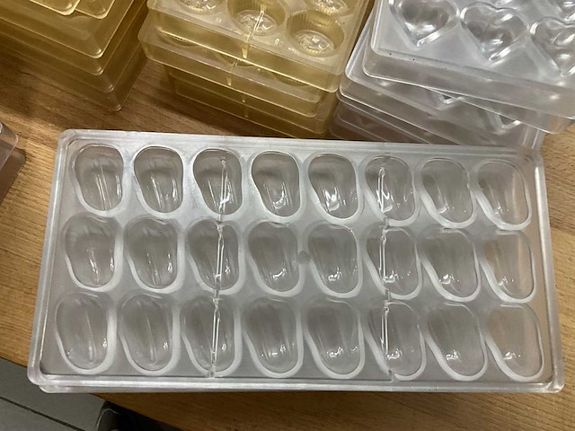 Chocolate world lot chocoladevormen pralines (divers) - stuks (200x) - afbeelding 5 van  17