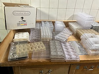 Chocolate world lot chocoladevormen pralines (divers) - stuks (200x) - afbeelding 10 van  17