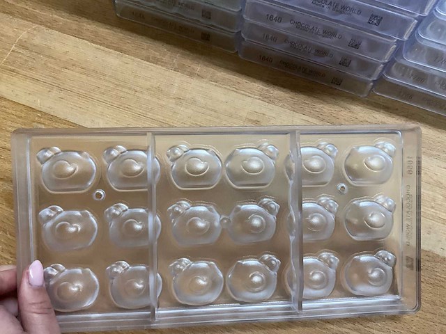 Chocolate world lot chocoladevormen “pralines & eitjes pasen” - 84 stuks (84x) - afbeelding 14 van  16