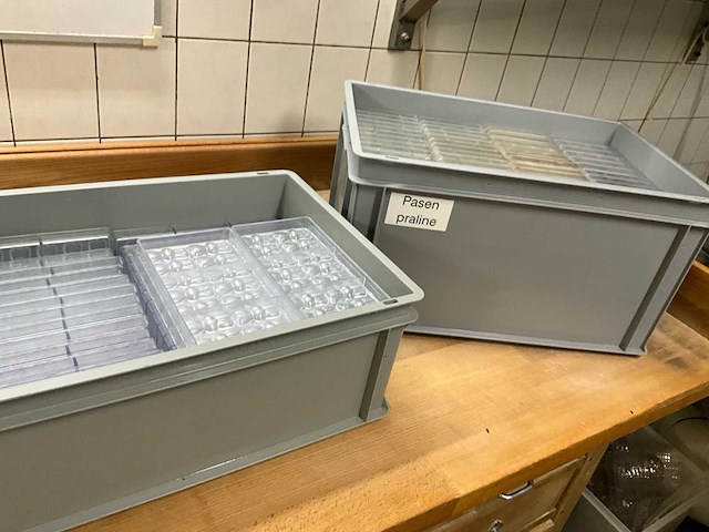 Chocolate world lot chocoladevormen “pralines & eitjes pasen” - 84 stuks (84x) - afbeelding 8 van  16