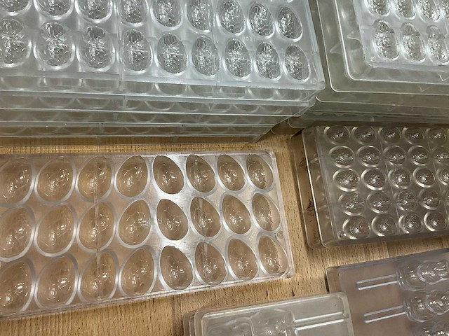 Chocolate world lot chocoladevormen “pralines & eitjes pasen” - 84 stuks (84x) - afbeelding 13 van  16
