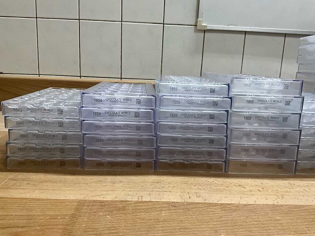 Chocolate world lot chocoladevormen “pralines sint” - 60stuks (60x) - afbeelding 2 van  11