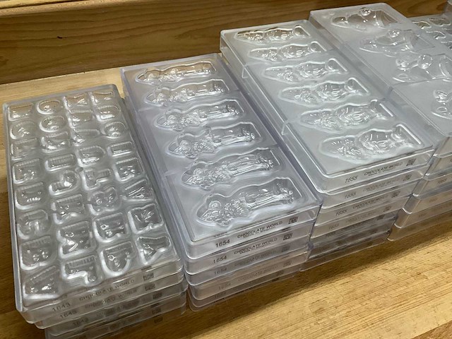 Chocolate world lot chocoladevormen “pralines sint” - 60stuks (60x) - afbeelding 6 van  11