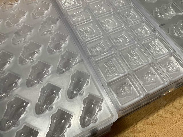 Chocolate world lot chocoladevormen “pralines sint” - 60stuks (60x) - afbeelding 2 van  8