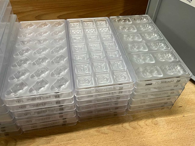 Chocolate world lot chocoladevormen “pralines sint” - 60stuks (60x) - afbeelding 5 van  8