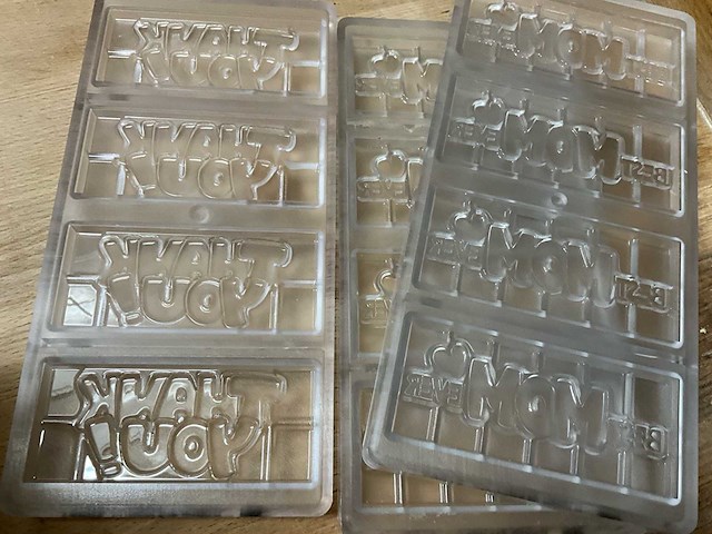 Chocolate world lot chocoladevormen “voetbal” / “erotiek” / “vader-moederdag - 46 stuks (46x) - afbeelding 7 van  15