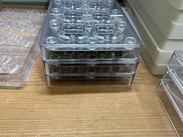 Chocolate world lot chocoladevormen “voetbal” / “erotiek” / “vader-moederdag - 46 stuks (46x) - afbeelding 13 van  15