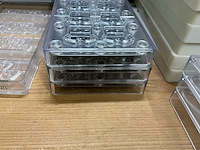 Chocolate world lot chocoladevormen “voetbal” / “erotiek” / “vader-moederdag - 46 stuks (46x) - afbeelding 13 van  15