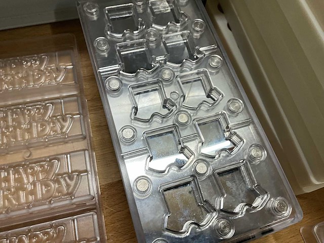 Chocolate world lot chocoladevormen “voetbal” / “erotiek” / “vader-moederdag - 46 stuks (46x) - afbeelding 14 van  15