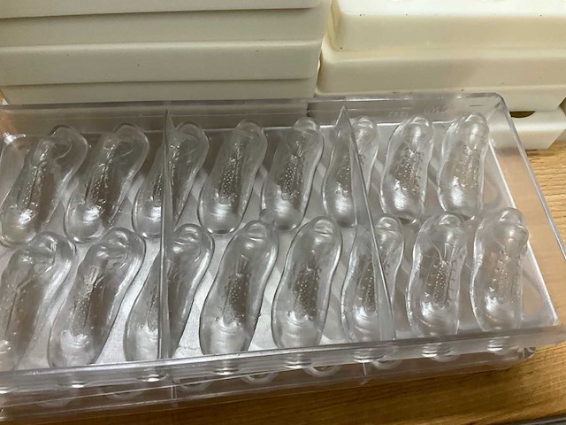 Chocolate world lot chocoladevormen “voetbal” / “erotiek” / “vader-moederdag - 46 stuks (46x) - afbeelding 15 van  15