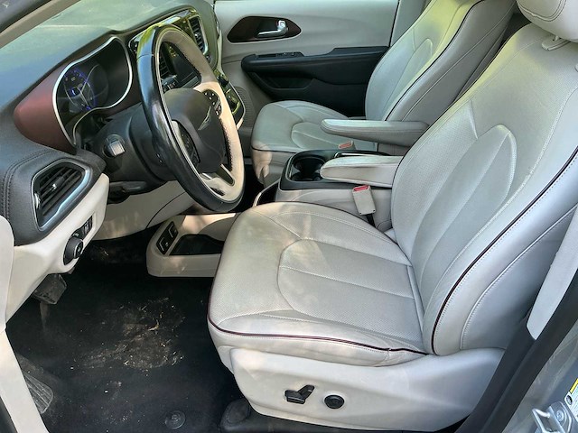 Chrysler - pacifica - crew cab lichte vracht limited full option - 2017 - afbeelding 11 van  54