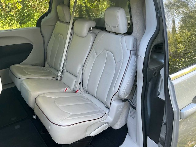 Chrysler - pacifica - crew cab lichte vracht limited full option - 2017 - afbeelding 21 van  54