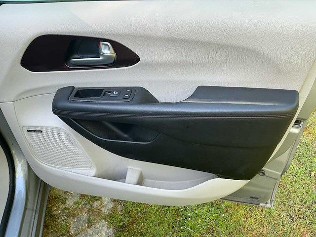 Chrysler - pacifica - crew cab lichte vracht limited full option - 2017 - afbeelding 25 van  54