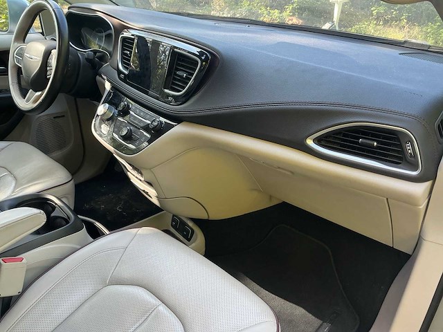 Chrysler - pacifica - crew cab lichte vracht limited full option - 2017 - afbeelding 28 van  54