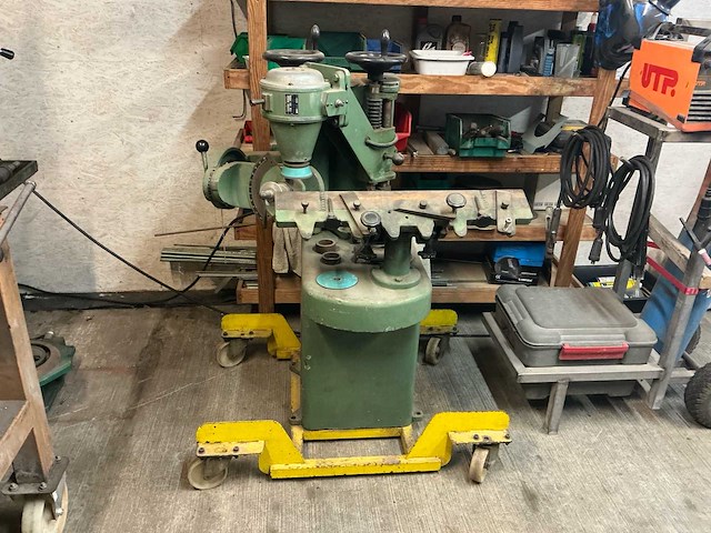 Chuet gereedschapsfreesmachine - afbeelding 1 van  5