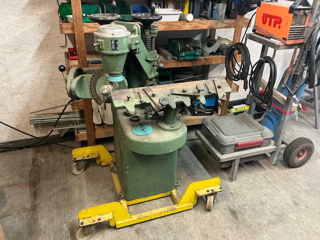 Chuet gereedschapsfreesmachine - afbeelding 4 van  7