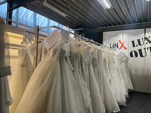 Circa 11,50 lopende meter hoge modulaire winkelrekken - afbeelding 5 van  15