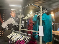 Circa 11,50 lopende meter hoge modulaire winkelrekken - afbeelding 6 van  15