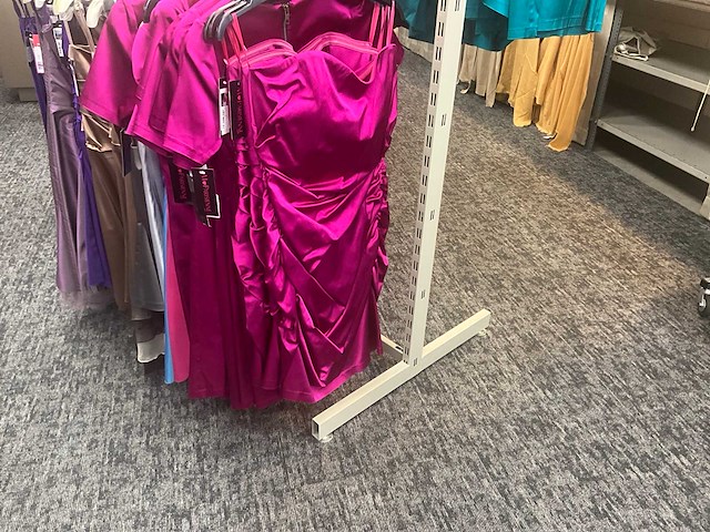 Circa 11,50 lopende meter hoge modulaire winkelrekken - afbeelding 7 van  15