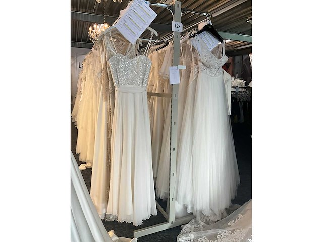 Circa 11,50 lopende meter hoge modulaire winkelrekken - afbeelding 8 van  15