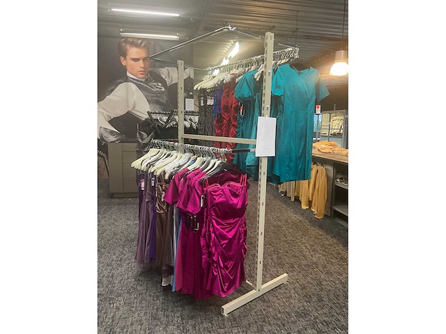 Circa 11,50 lopende meter hoge modulaire winkelrekken - afbeelding 9 van  15