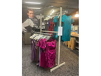 Circa 11,50 lopende meter hoge modulaire winkelrekken - afbeelding 9 van  15