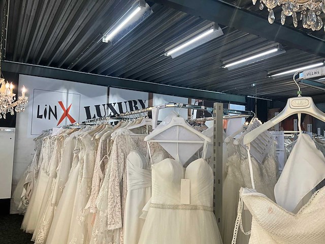 Circa 11,50 lopende meter hoge modulaire winkelrekken - afbeelding 12 van  15