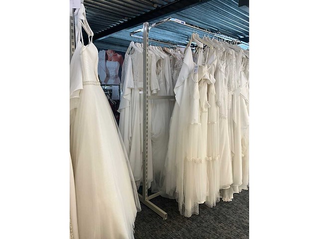 Circa 11,50 lopende meter hoge modulaire winkelrekken - afbeelding 14 van  15