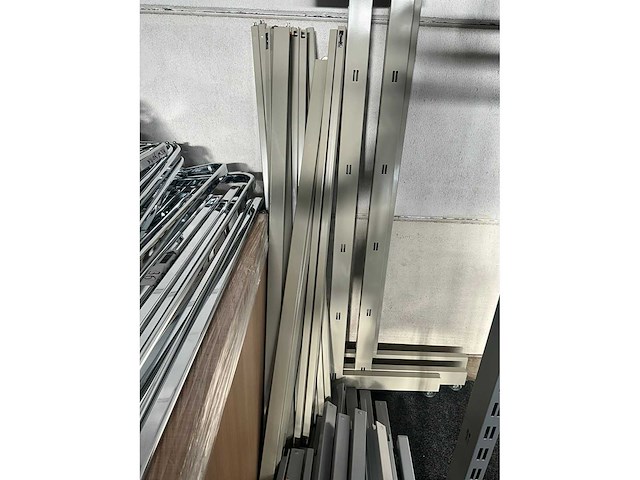 Circa 19 lopende meter lage modulaire winkelrekken - afbeelding 7 van  15