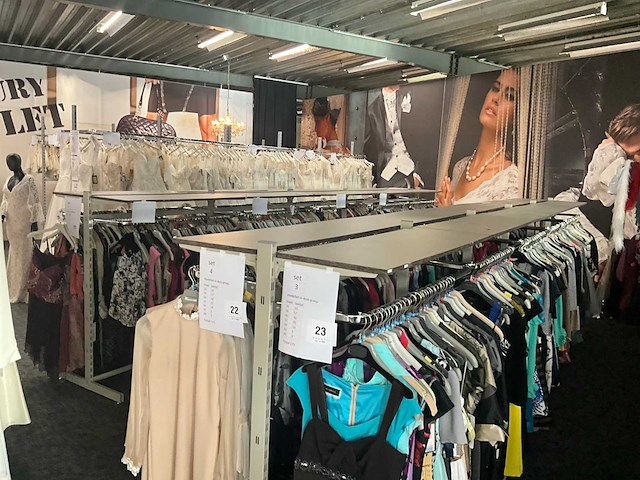 Circa 19 lopende meter lage modulaire winkelrekken - afbeelding 8 van  15