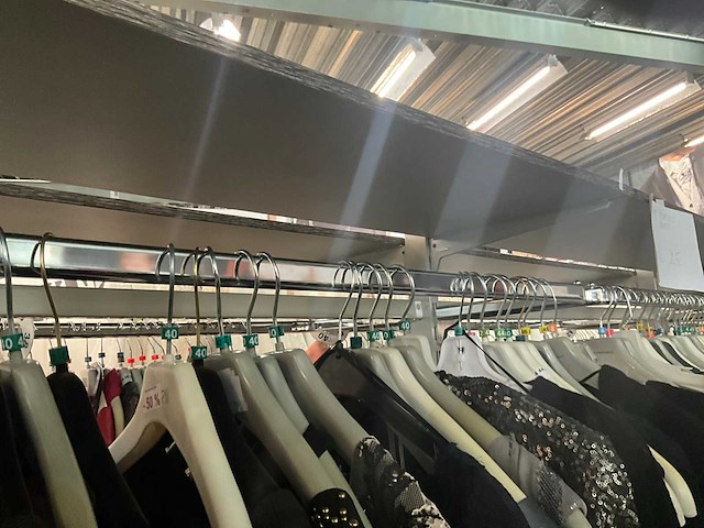 Circa 19 lopende meter lage modulaire winkelrekken - afbeelding 11 van  15