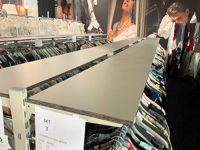 Circa 19 lopende meter lage modulaire winkelrekken - afbeelding 12 van  15