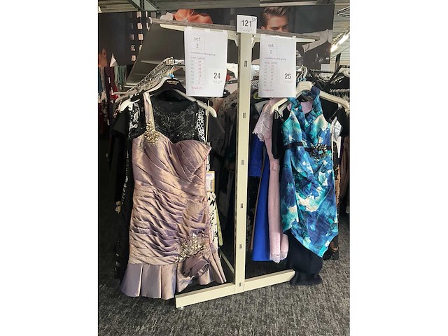 Circa 19 lopende meter lage modulaire winkelrekken - afbeelding 14 van  15