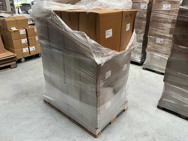 Circa 480kg diverse voedingssupplementen - afbeelding 1 van  9