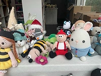 Circa 61 gehaakte poppen & knuffels - afbeelding 12 van  17