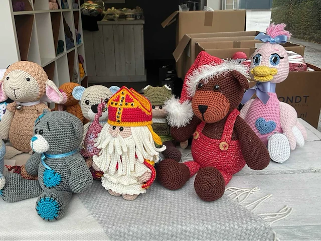 Circa 61 gehaakte poppen & knuffels - afbeelding 13 van  17