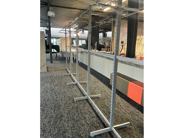 Circa 70 lopende meter modulaire winkelrekken - afbeelding 5 van  32