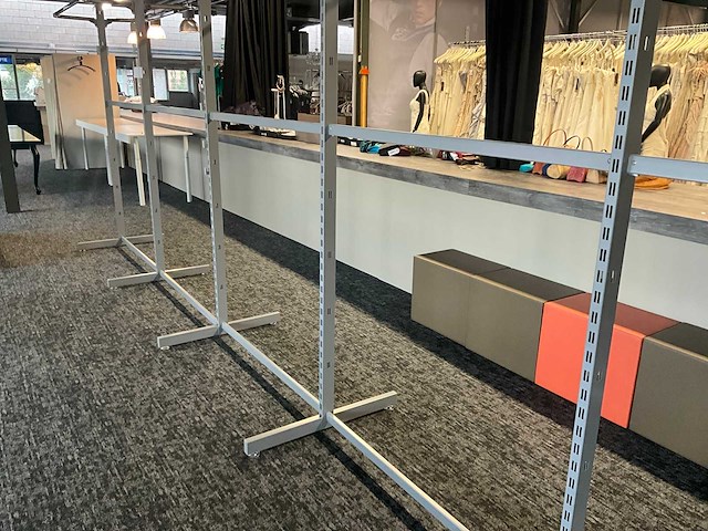 Circa 70 lopende meter modulaire winkelrekken - afbeelding 8 van  32
