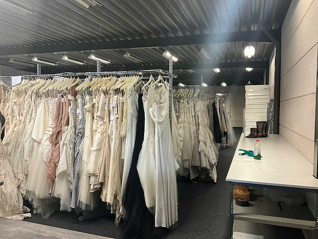 Circa 70 lopende meter modulaire winkelrekken - afbeelding 9 van  32